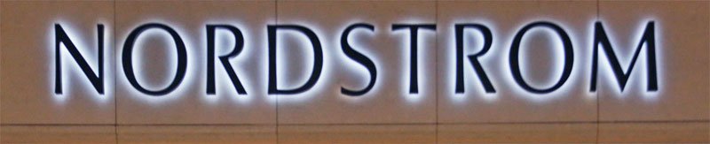 nordstrom holiday hours